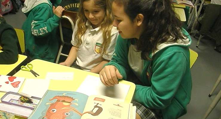 Los alumnos de 1º grado trabajaron con sus madrinas y padrinos de 7º grado