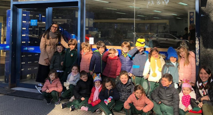 Kinder 5 fue al Correo a mandar una carta para las familias
