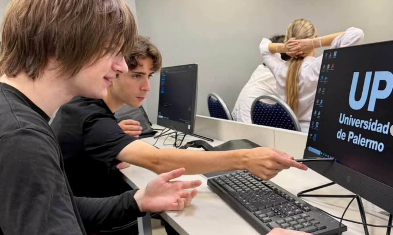 Estudiantes de 5° año participan en el IA challenge
