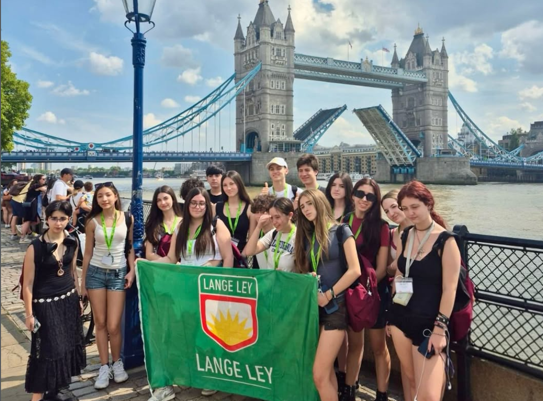 3rd. year students completed their trip to the UK